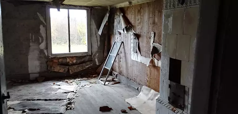 Why Selling a Distressed House Through Traditional Methods Fails in Elk Grove